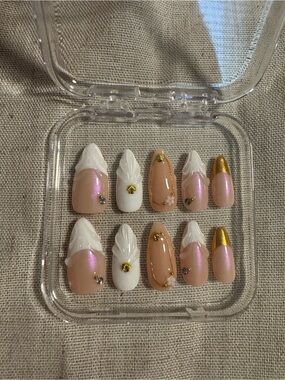 Peach & White Decorative Press-On Nails with Gold Accent